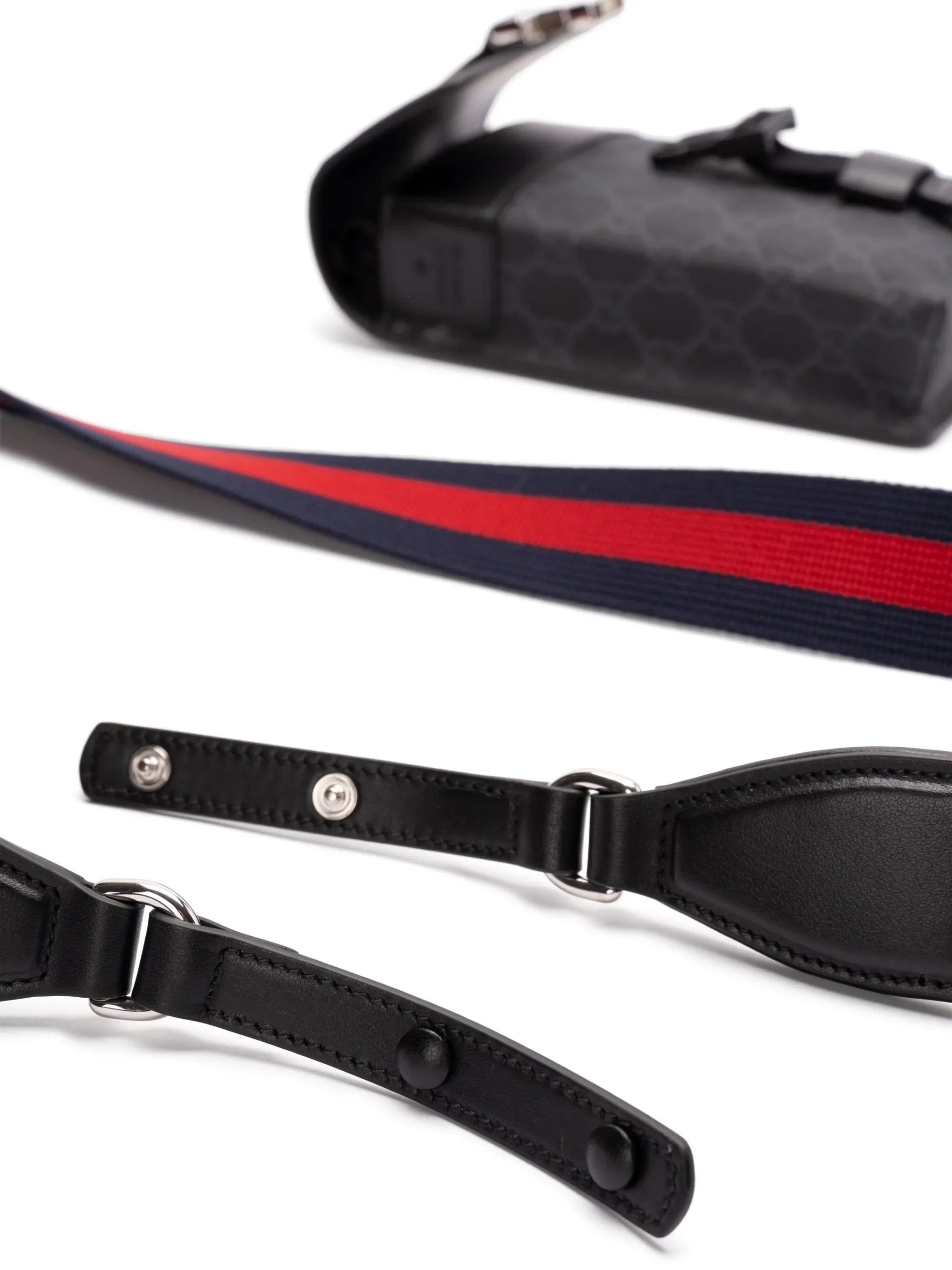 Gucci Shoulder Bag with Adjustable Strap and Iconic GG Logo Design - Image 4