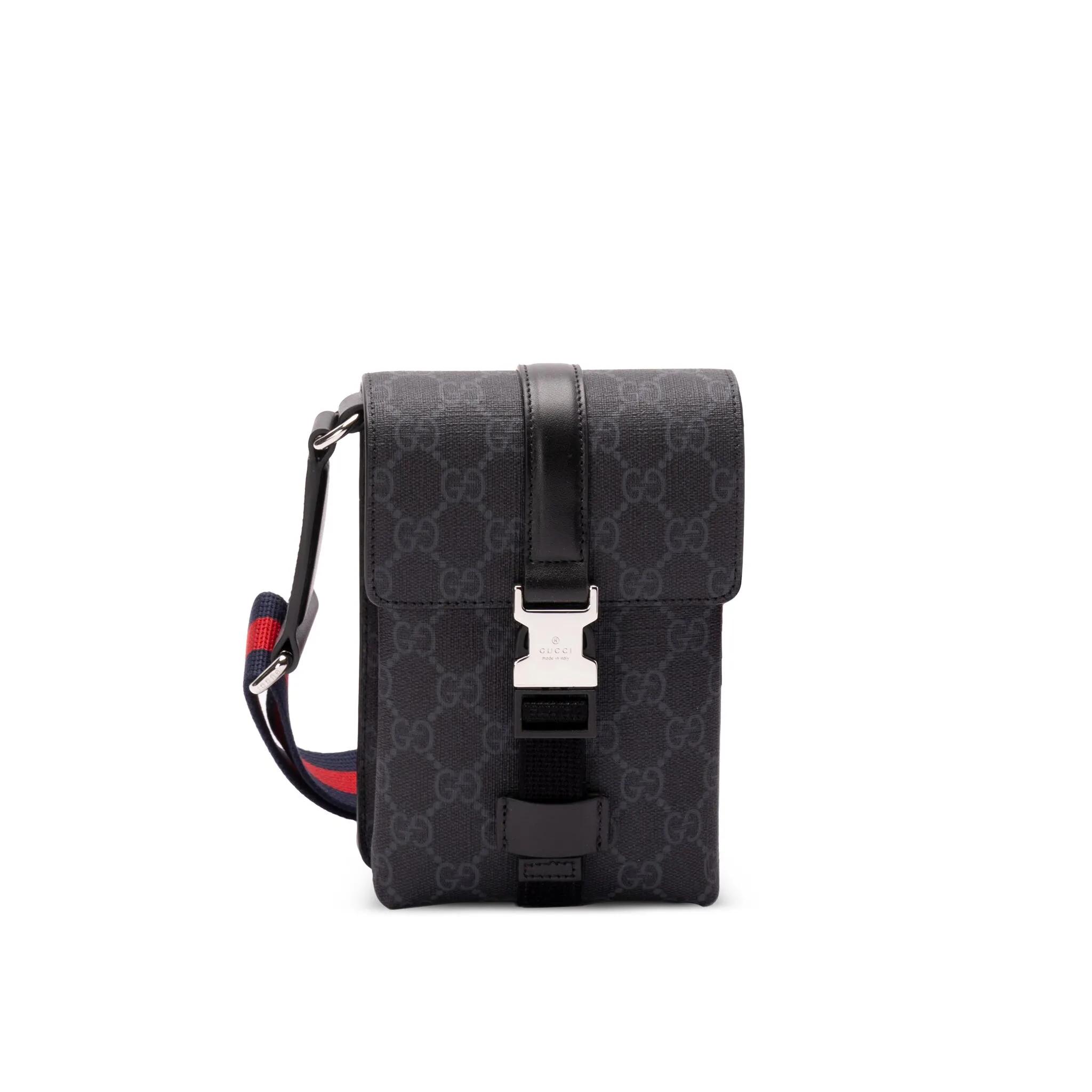 Gucci Shoulder Bag with Adjustable Strap and Iconic GG Logo Design