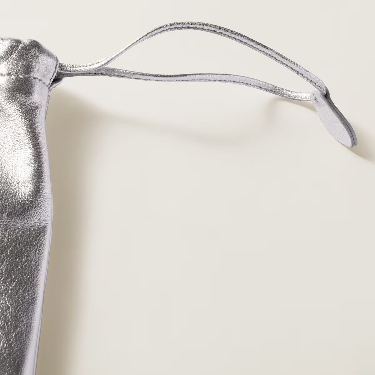 Miu Miu Leather Pouch with Drawstring Closure and Metal Logo - Image 5