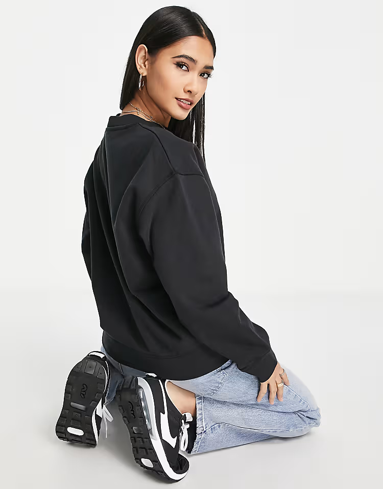 Levi's Black Long-Sleeve Sweatshirt with Iconic Logo Print - Image 5