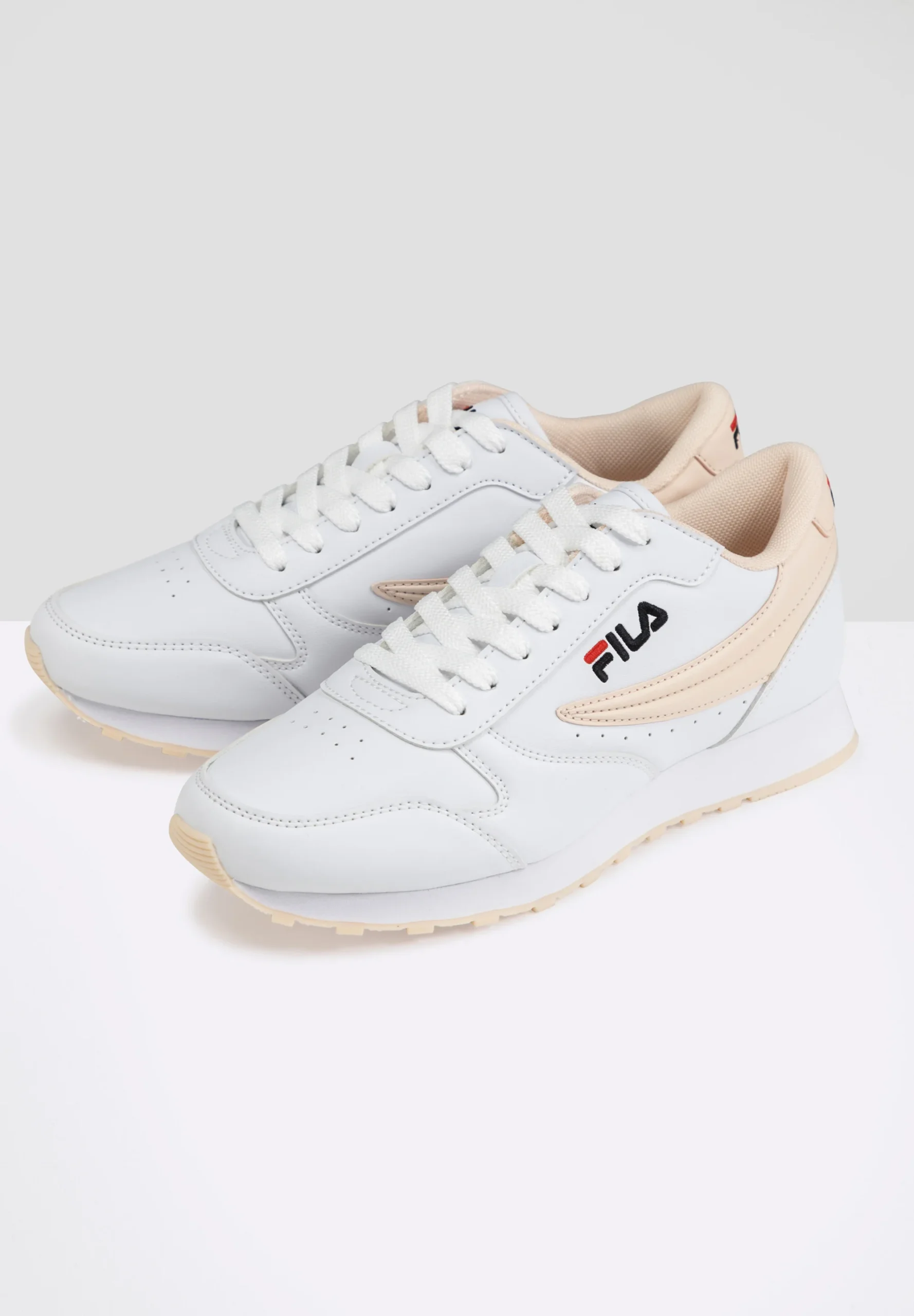 Fila White Sports Sneakers with Contrasting Sole - Image 2