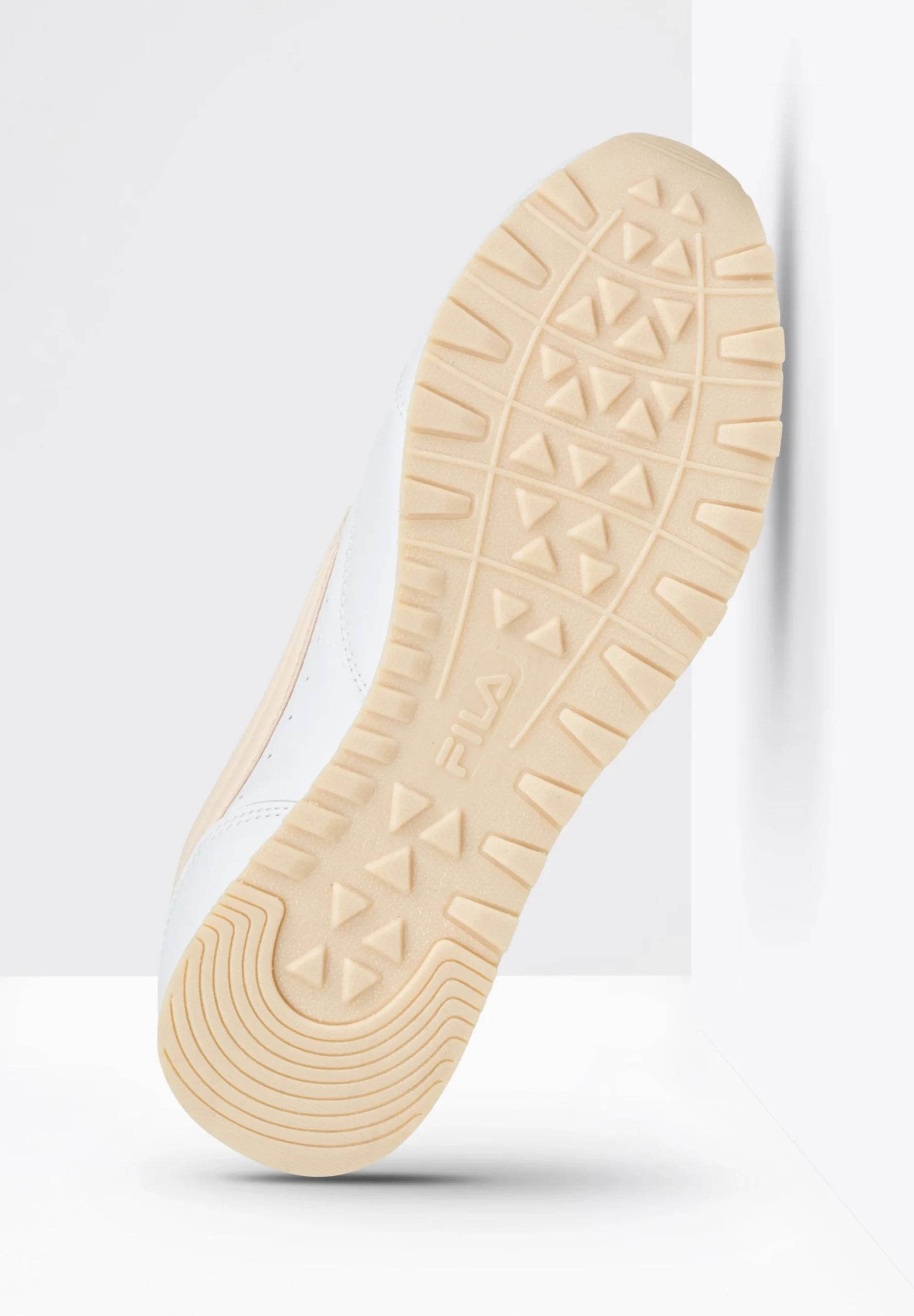 Fila White Sports Sneakers with Contrasting Sole - Image 4