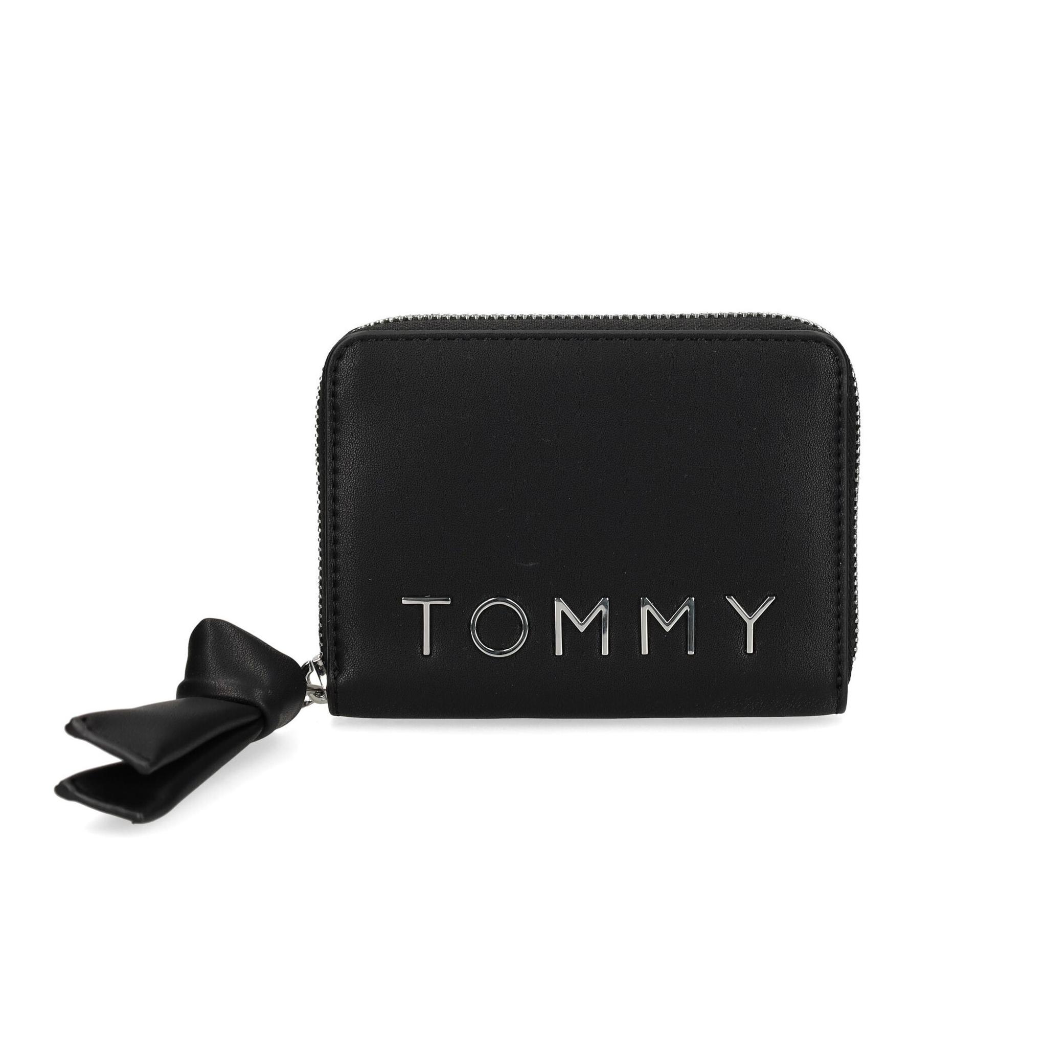 Tommy Hilfiger Women's Black Zip Wallet