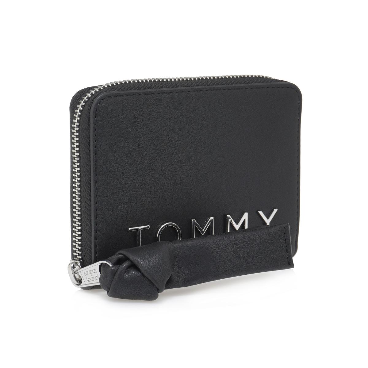 Tommy Hilfiger Women's Black Zip Wallet - Image 4