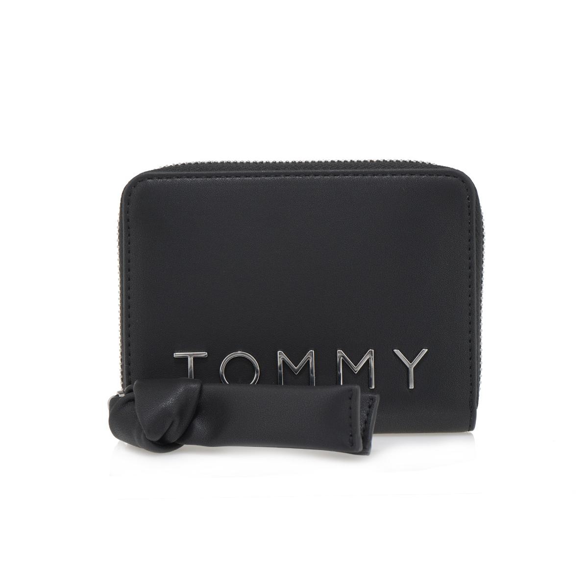 Tommy Hilfiger Women's Black Zip Wallet - Image 3