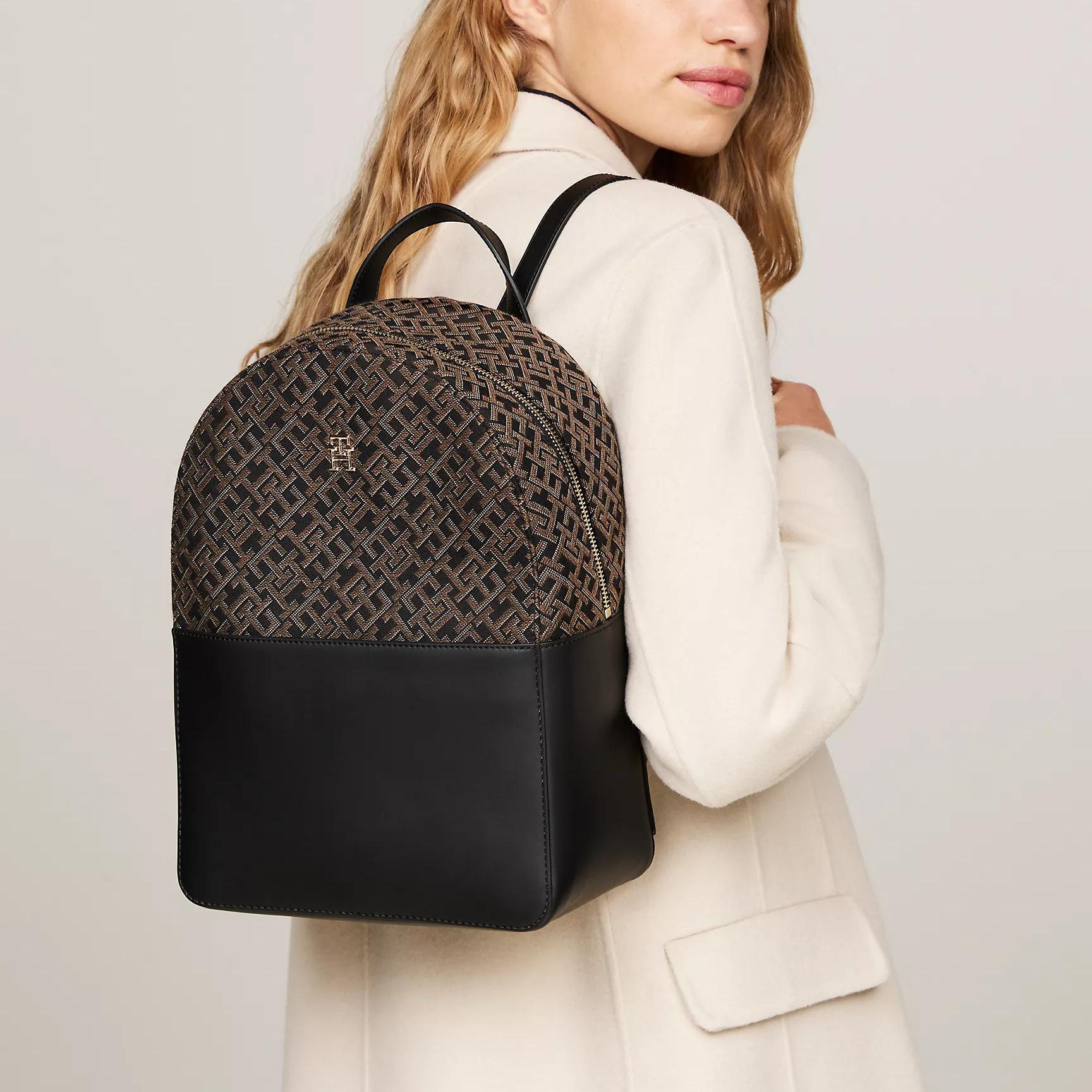 Tommy Hilfiger Women's Black Fall/Winter Zip Bag