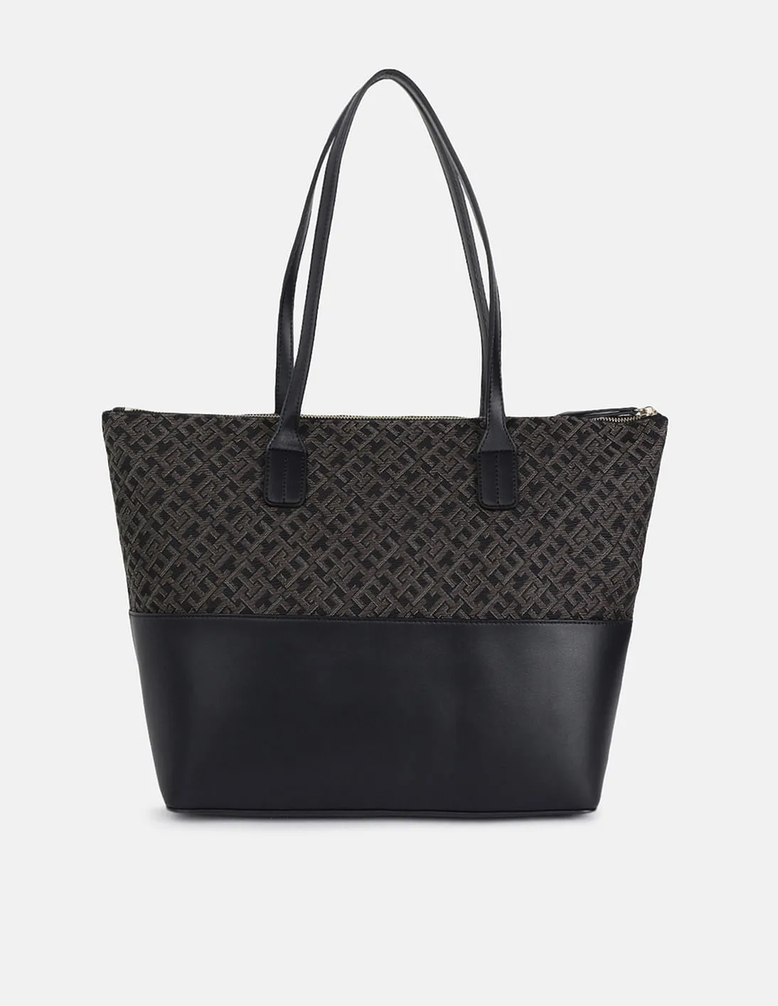 Tommy Hilfiger Women's Black Zip Bag - Image 4