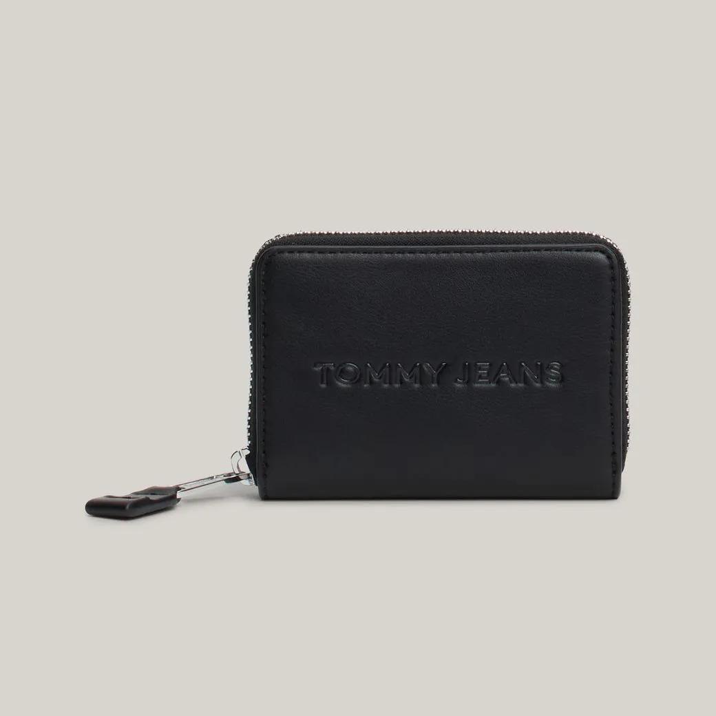 Tommy Hilfiger Women's Black Plain Zip Wallet