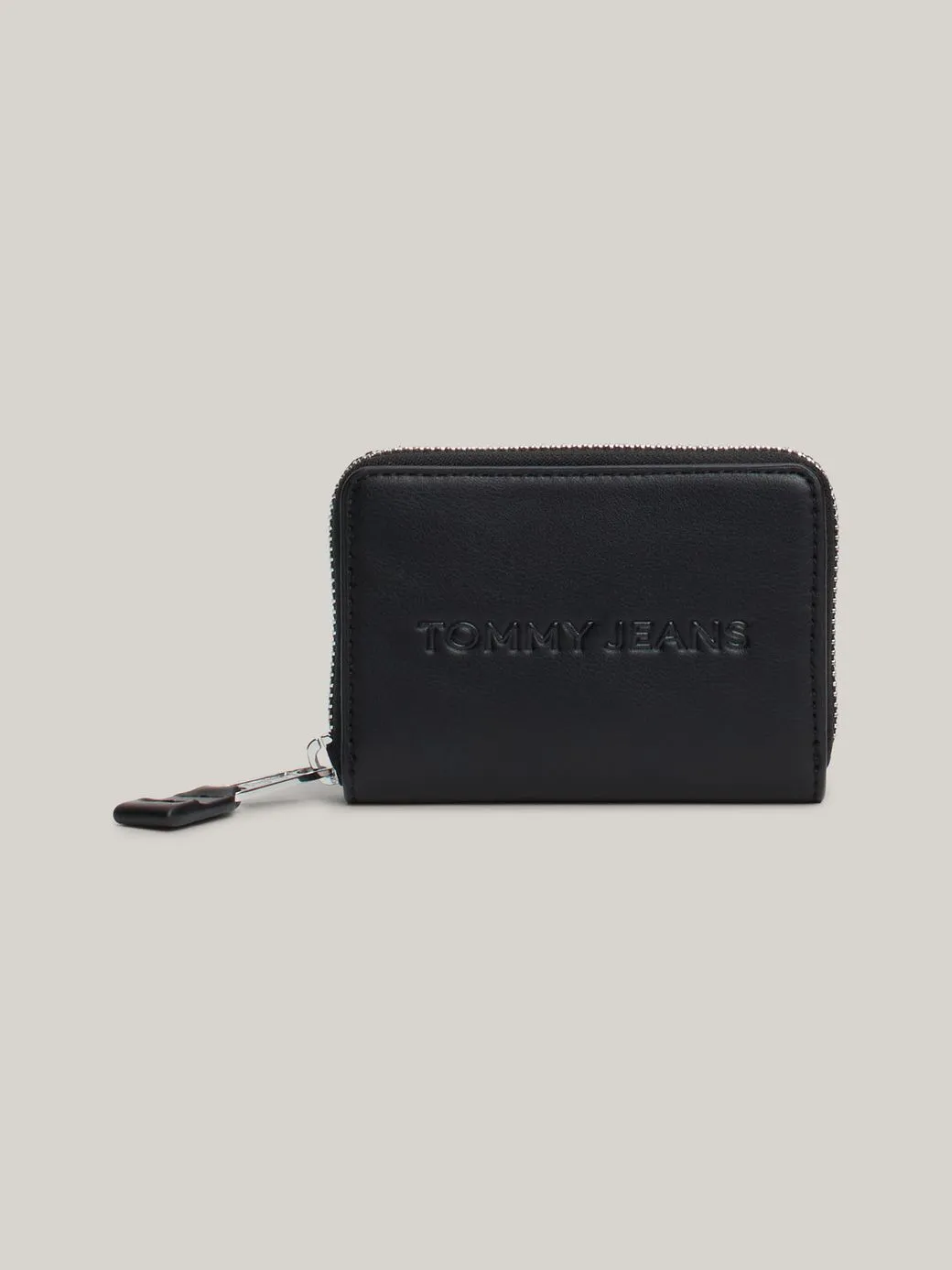 Tommy Hilfiger Women's Black Plain Zip Wallet - Image 2