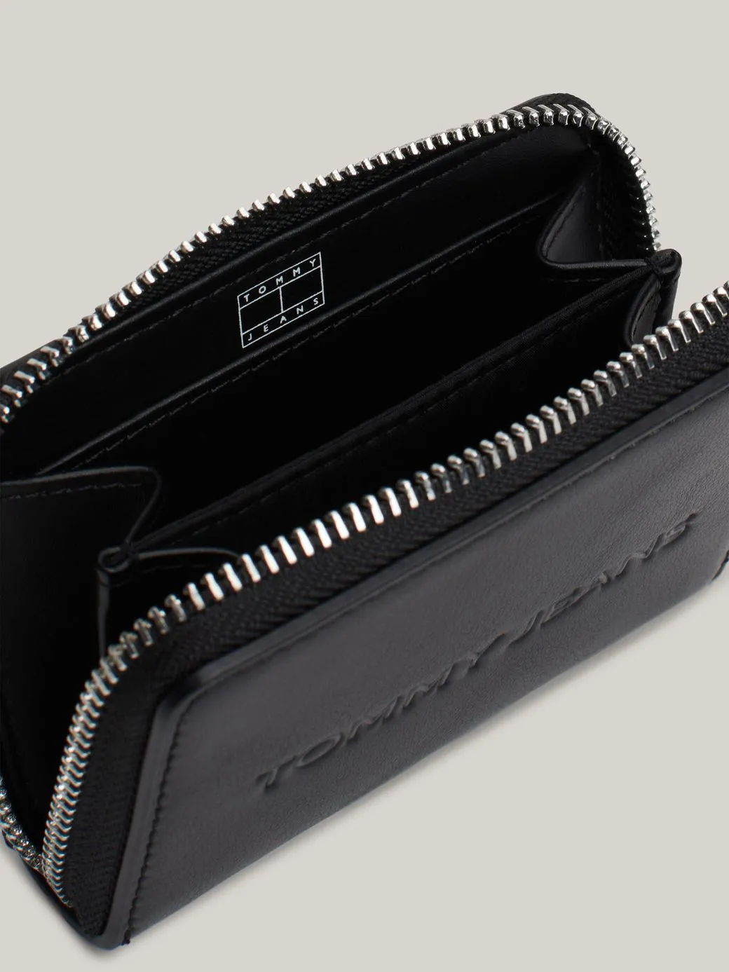 Tommy Hilfiger Women's Black Plain Zip Wallet - Image 4