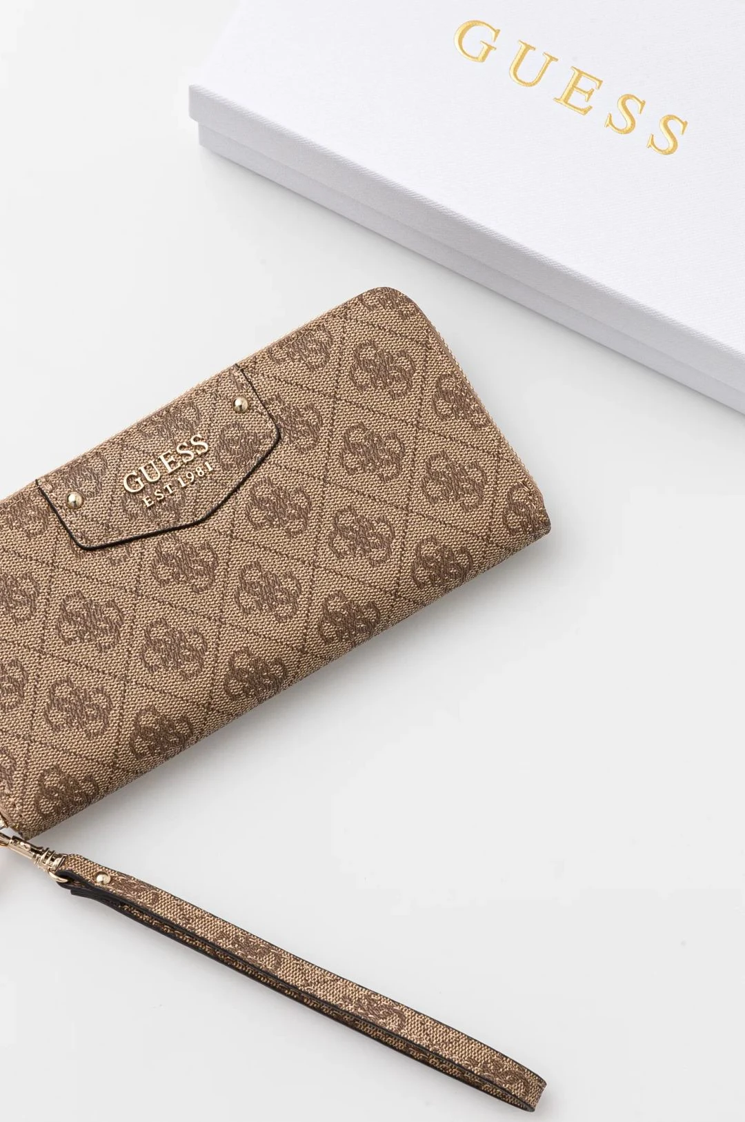 Guess Women's Black Large Printed Wallet - Image 6