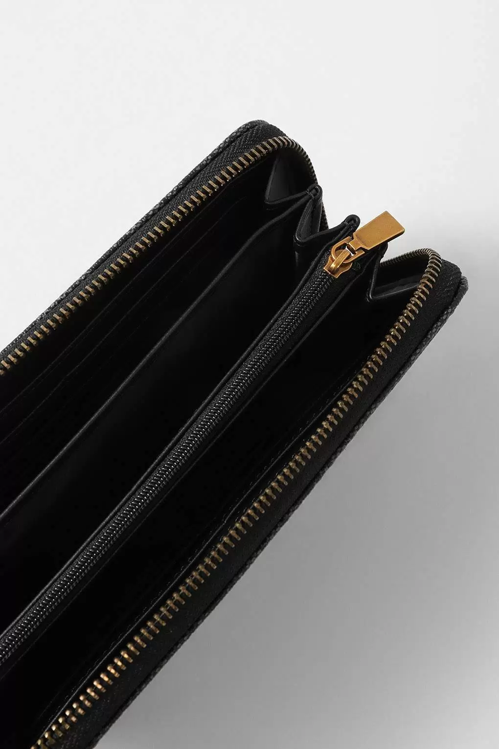 Guess Women's Wallet - Image 7