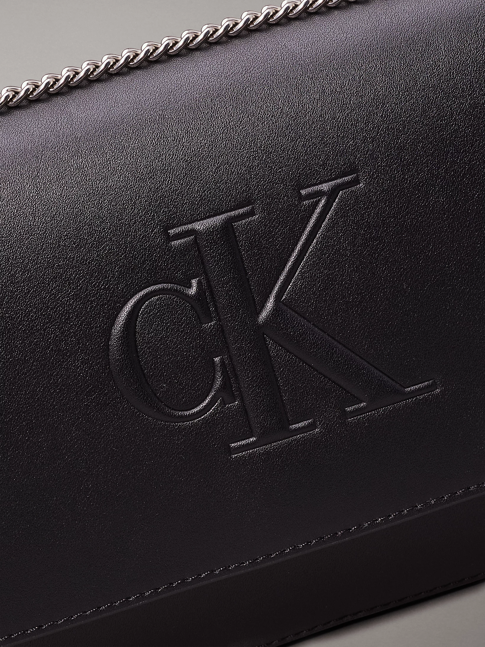 Calvin Klein Jeans Women's Black Shoulder Bag - Image 6