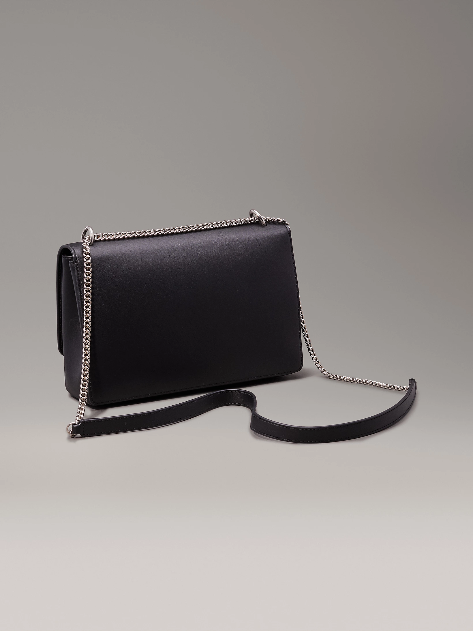 Calvin Klein Jeans Women's Black Shoulder Bag - Image 4